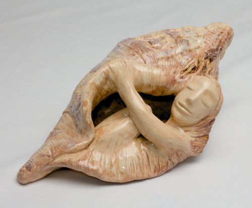 Künstlerische Keramikmuschel mit Figur, Lanzarote Handwerk