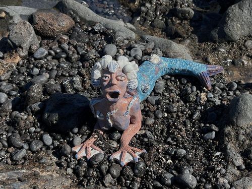 Keramik-Meerjungfrau auf Vulkanstein, Lanzarote