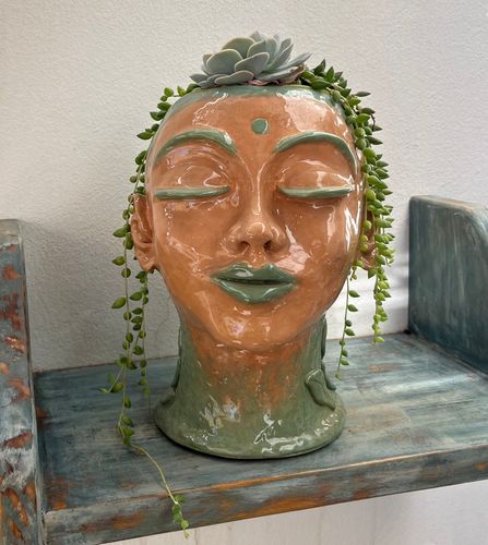 Keramik-Kopfvase mit Pflanzen, Handwerk Lanzarote